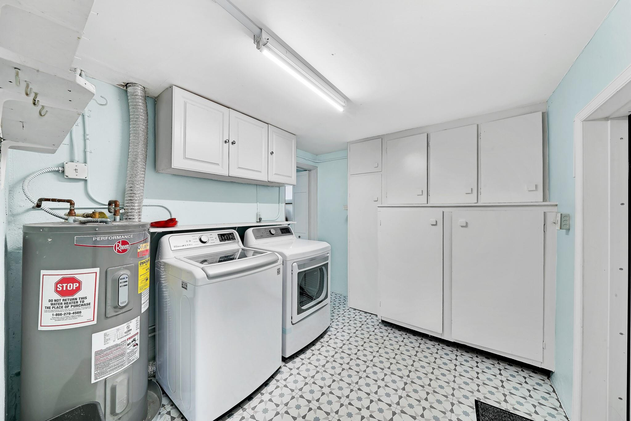 LYONS PARK - Residential Lease