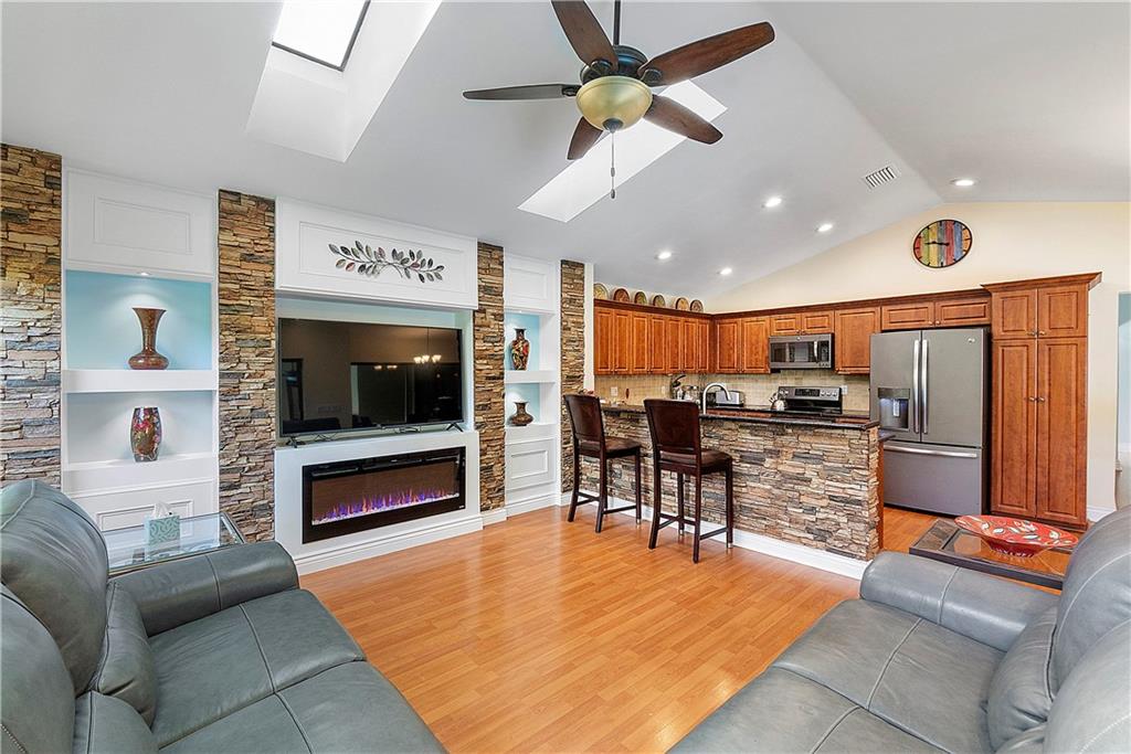 NORTH SPRINGS - Residential