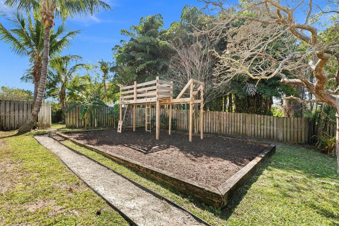 PINEAPPLE PLANTATION (AKA PINES) - Residential