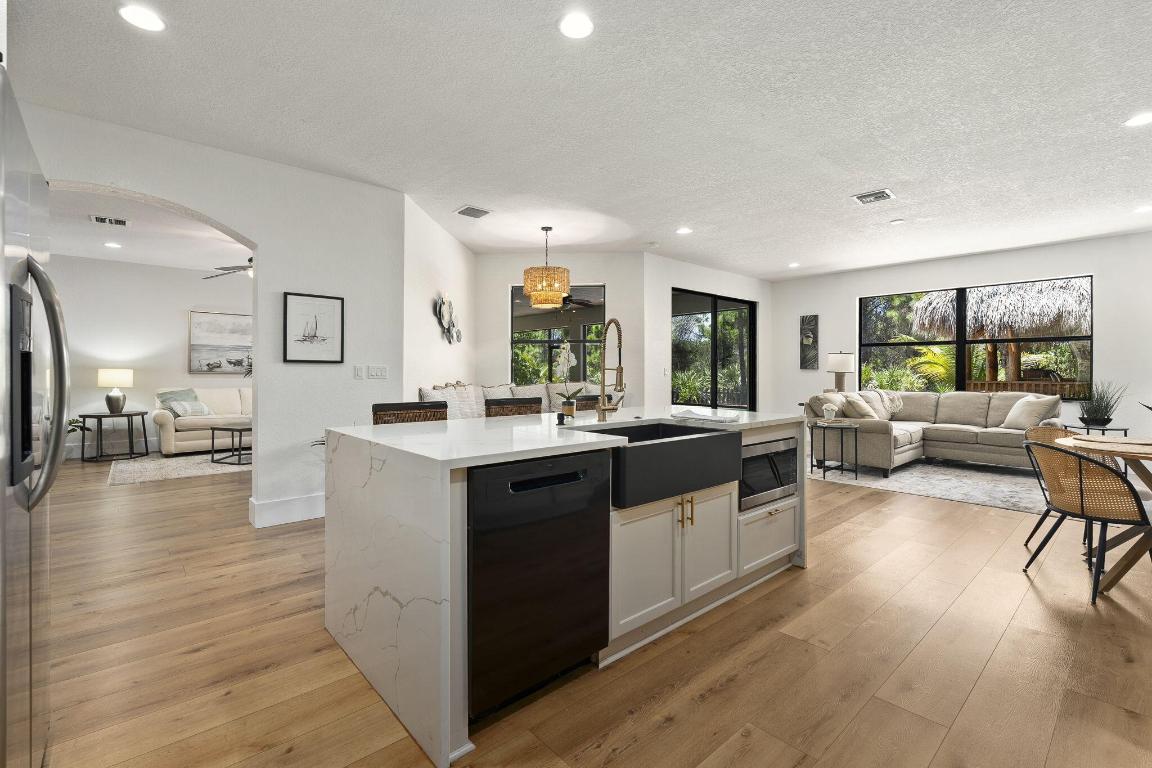 PINEAPPLE PLANTATION (AKA PINES) - Residential