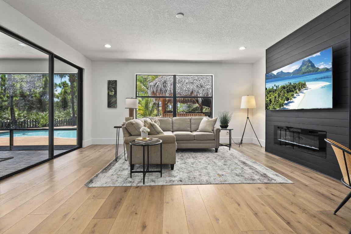 PINEAPPLE PLANTATION (AKA PINES) - Residential