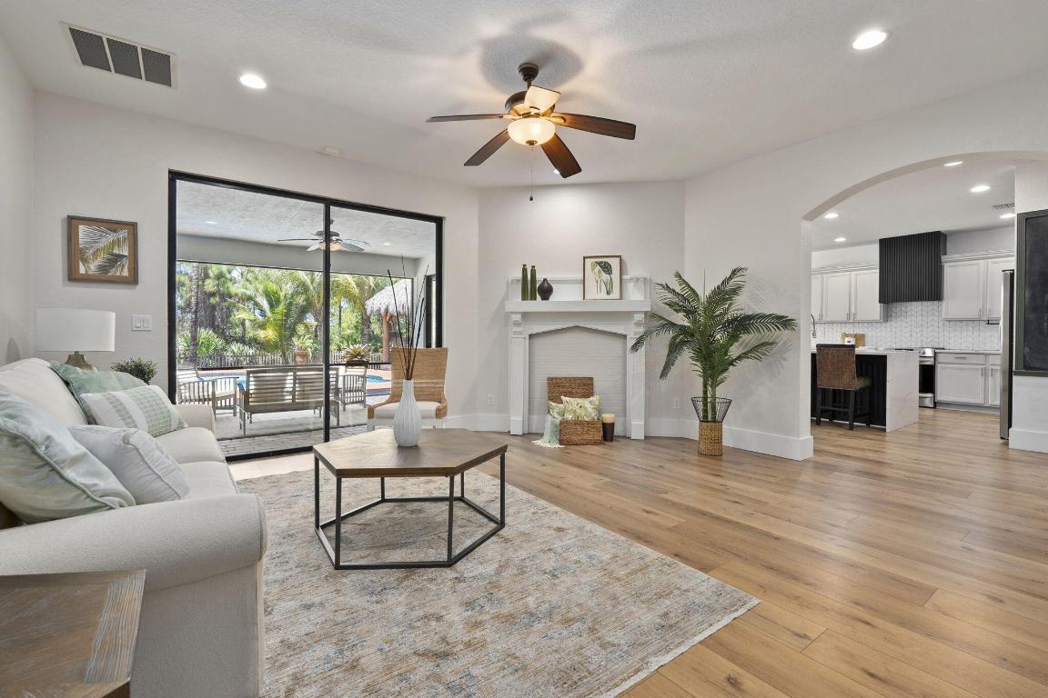 PINEAPPLE PLANTATION (AKA PINES) - Residential