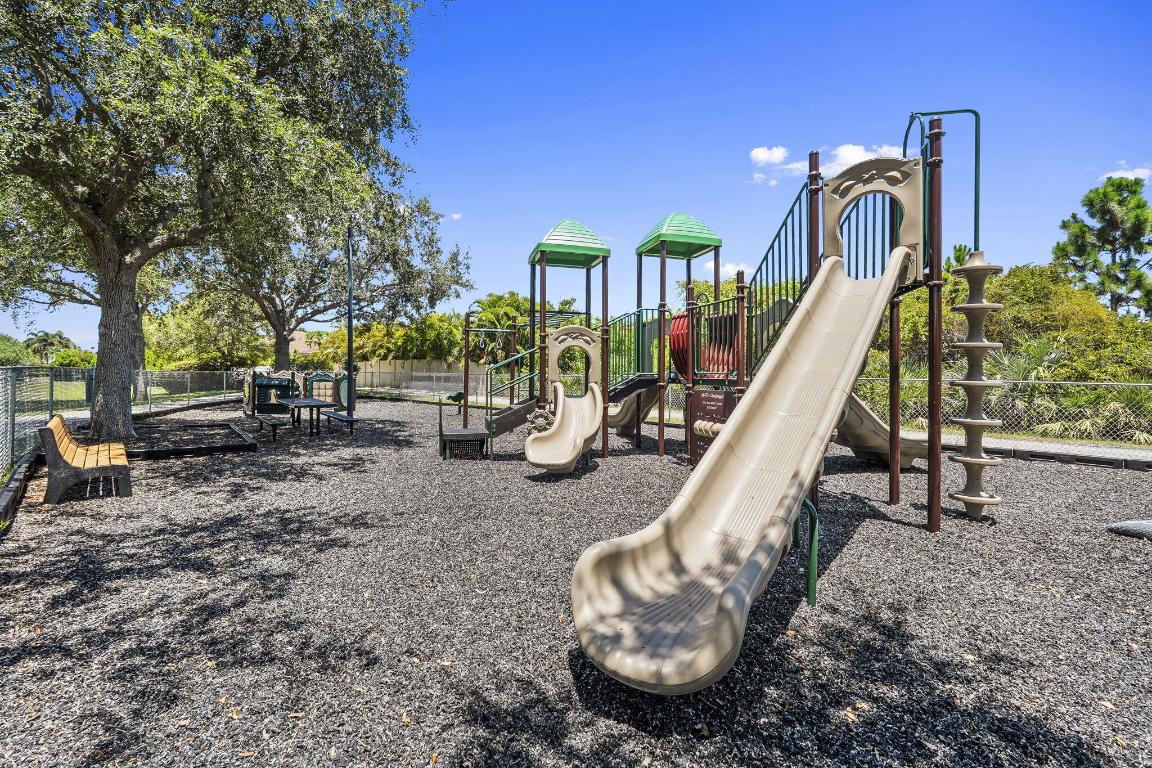 PINEAPPLE PLANTATION (AKA PINES) - Residential