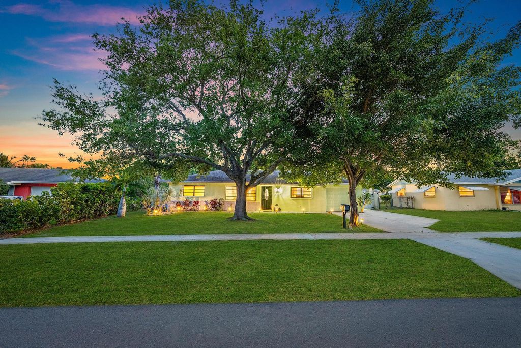 Photo of 3336 Grove Road, Palm Beach Gardens, FL 33410 (MLS # R11079367)