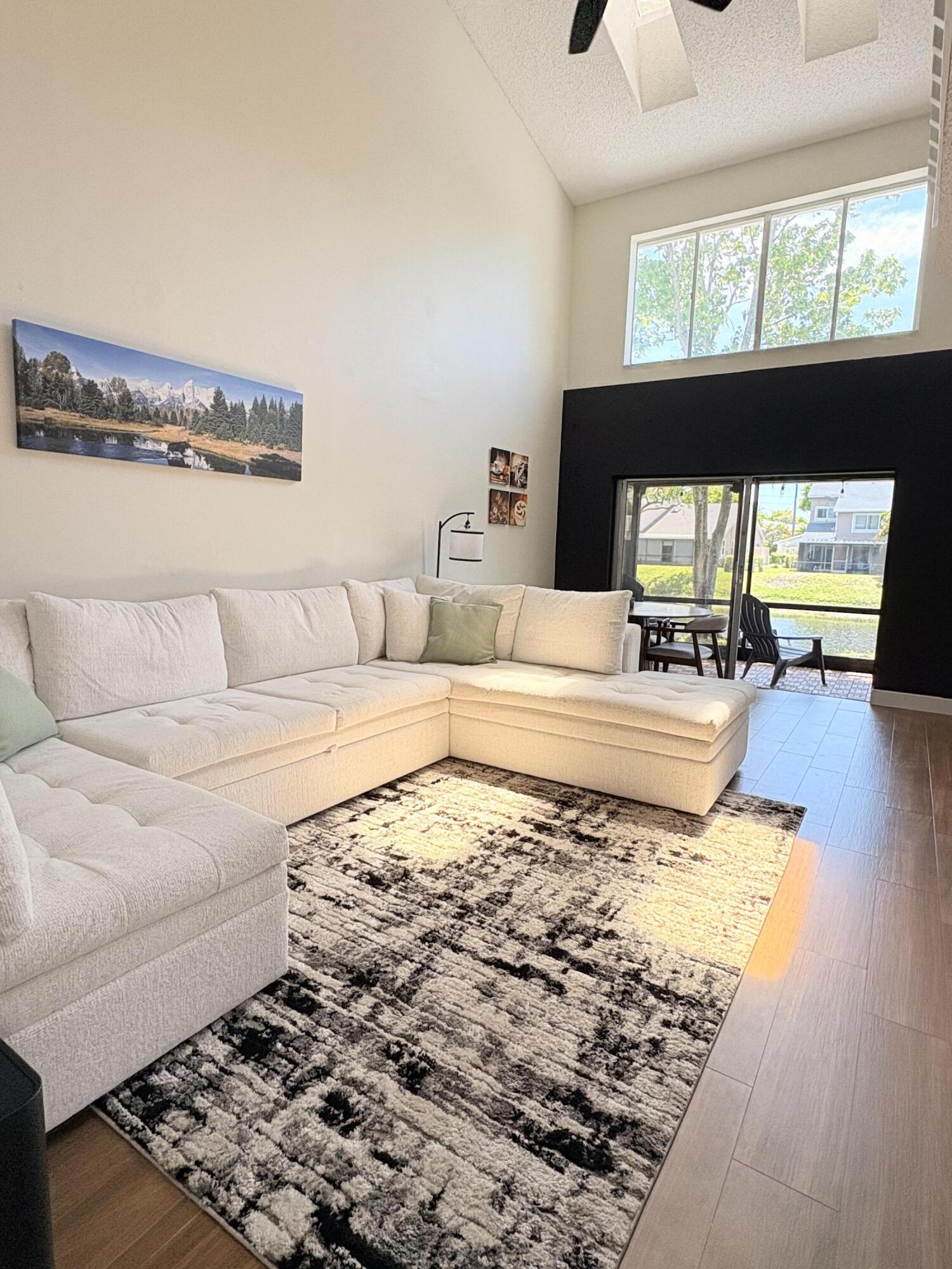 2052 E Discovery Cir Circle E