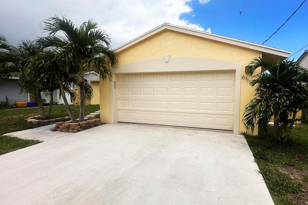Photo of 6111 Drake Street, Jupiter, FL 33458 (MLS # R11006123)