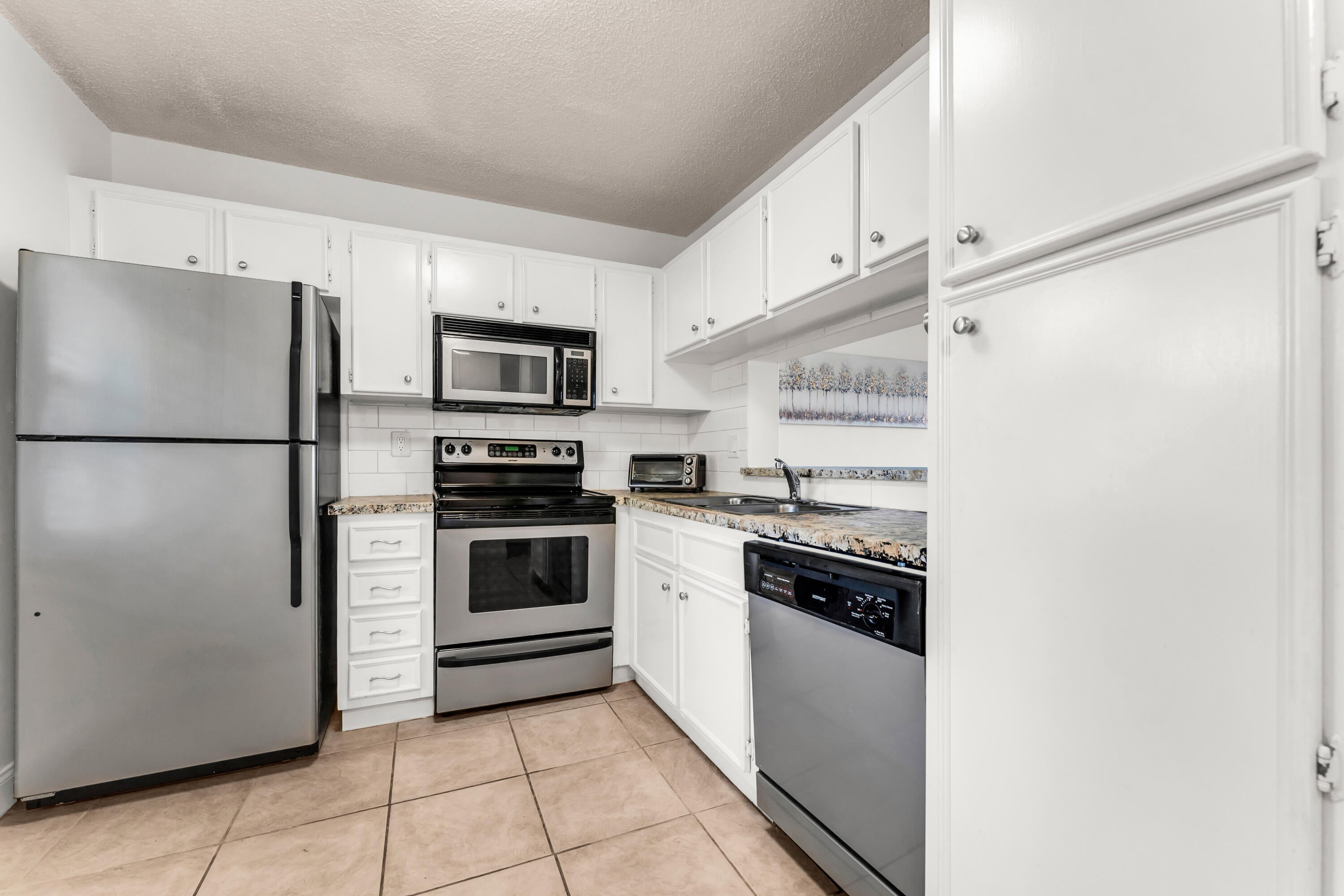 5510 Lakeside Drive 106