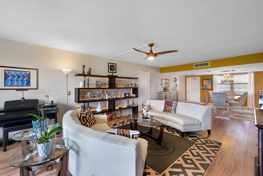 Photo of 3960 Oaks Clubhouse Drive #504, Pompano Beach, FL 33069 (MLS # B26070571)