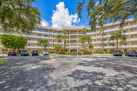 Tiny photo for 3960 Oaks Clubhouse Drive #504, Pompano Beach, FL 33069 (MLS # B26070571)