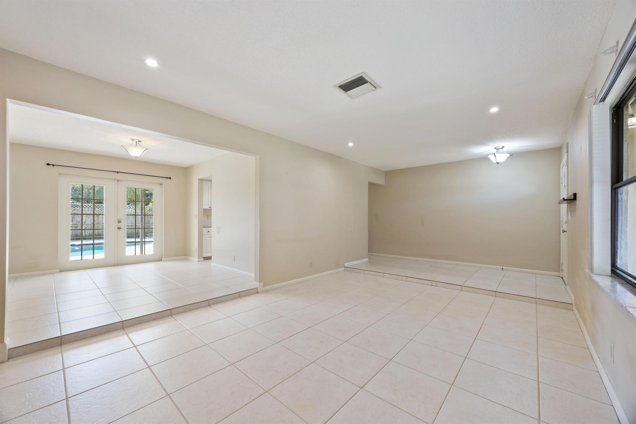 FLORAL PARK LANTANA - Residential