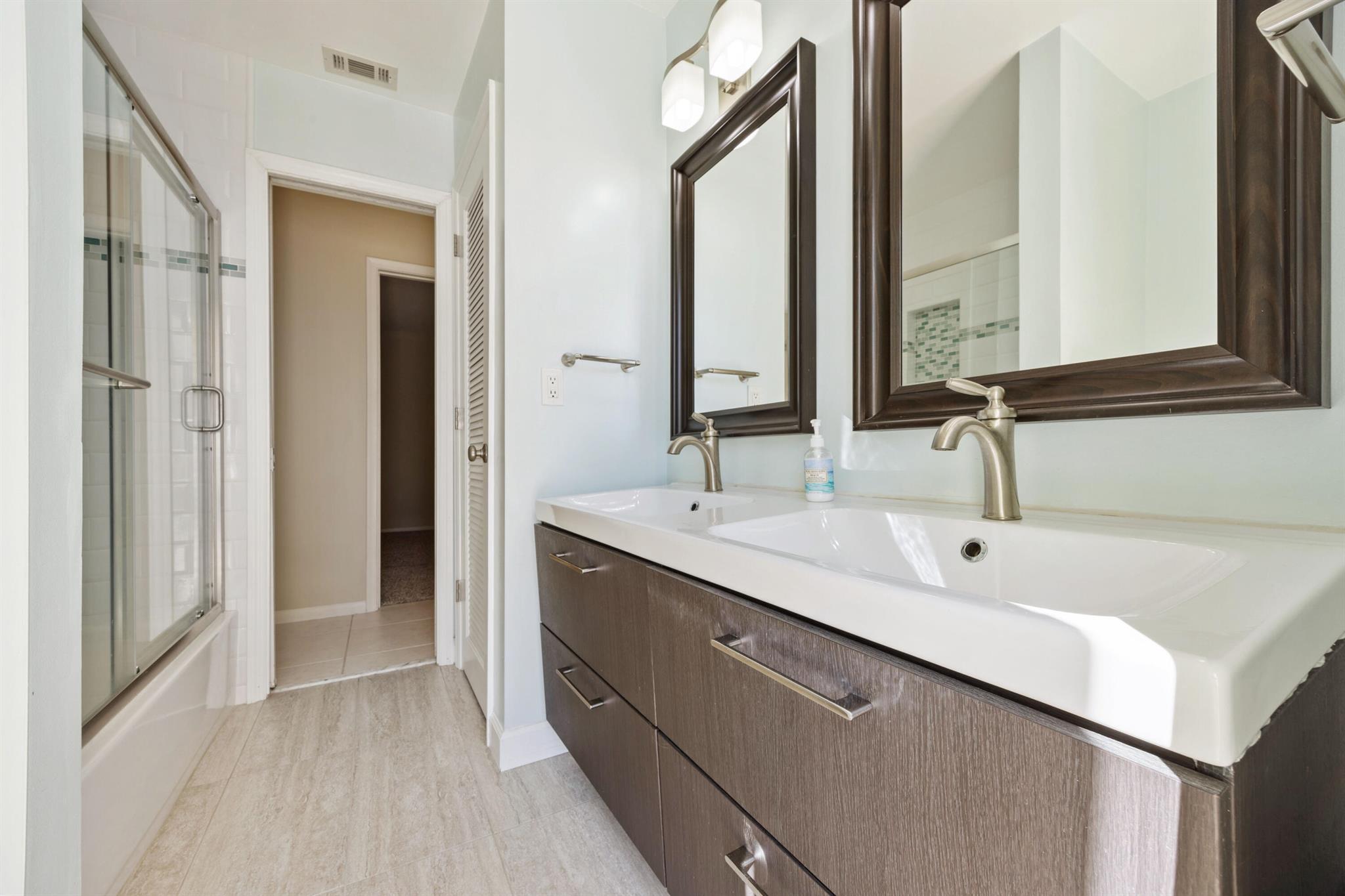 FLORAL PARK LANTANA - Residential