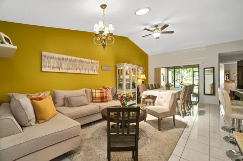 136 Centennial Court, Deerfield Beach, FL MLS: R11084373