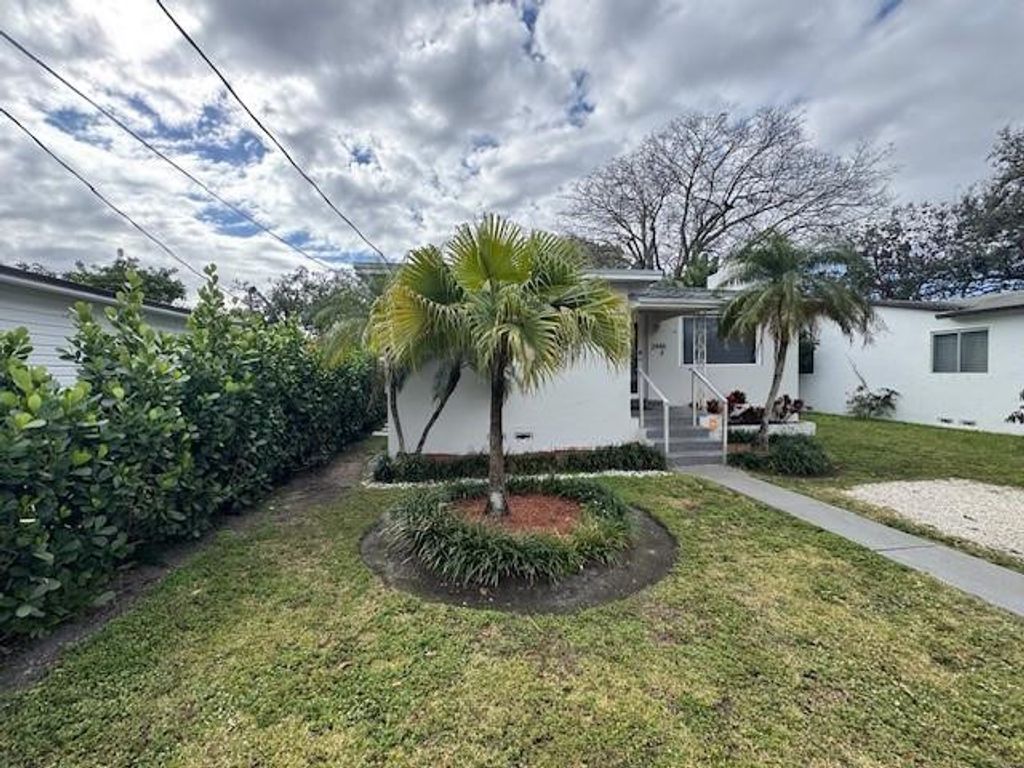 Photo of 2446 Grant Street, Hollywood, FL 33020 (MLS # F10550391)