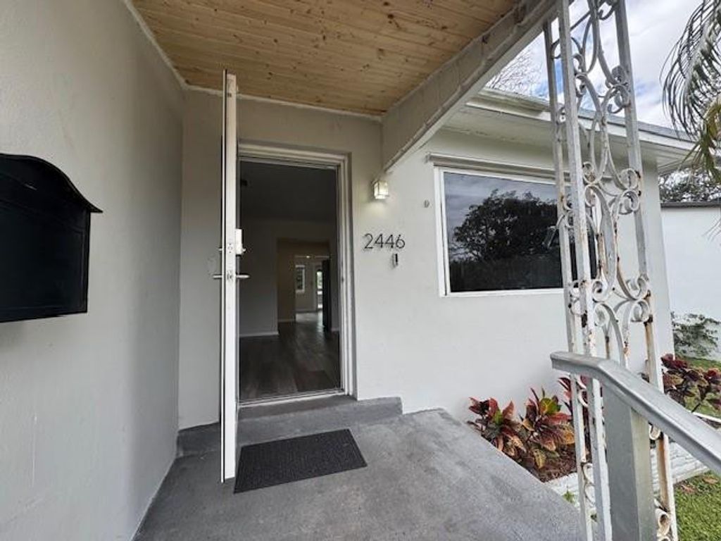 Photo of 2446 Grant Street, Hollywood, FL 33020 (MLS # F10550391)