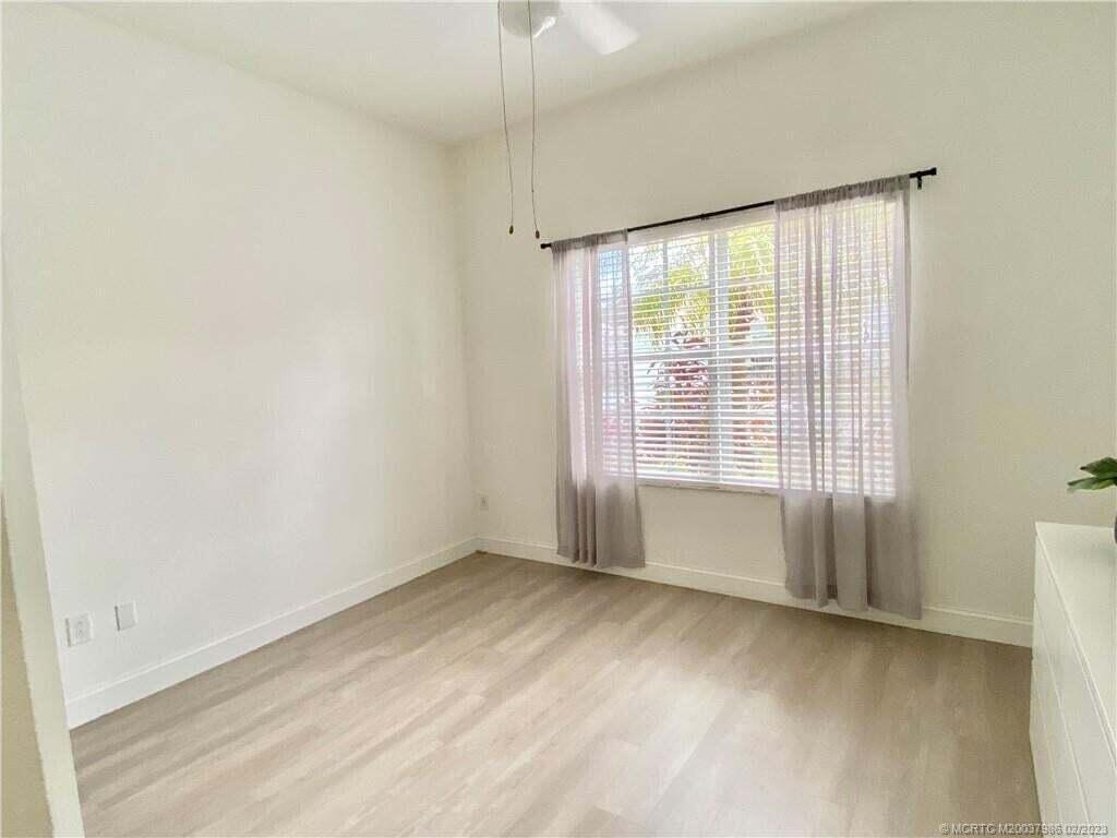 LAKE LUCIE ESTATES - Residential Lease