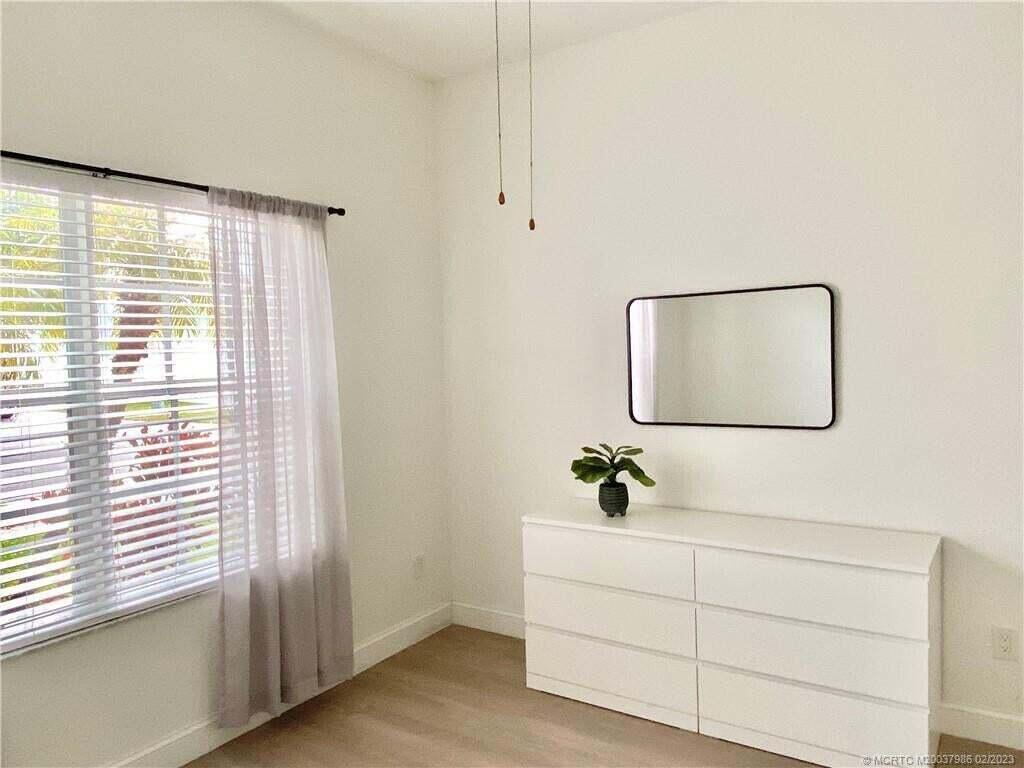 LAKE LUCIE ESTATES - Residential Lease