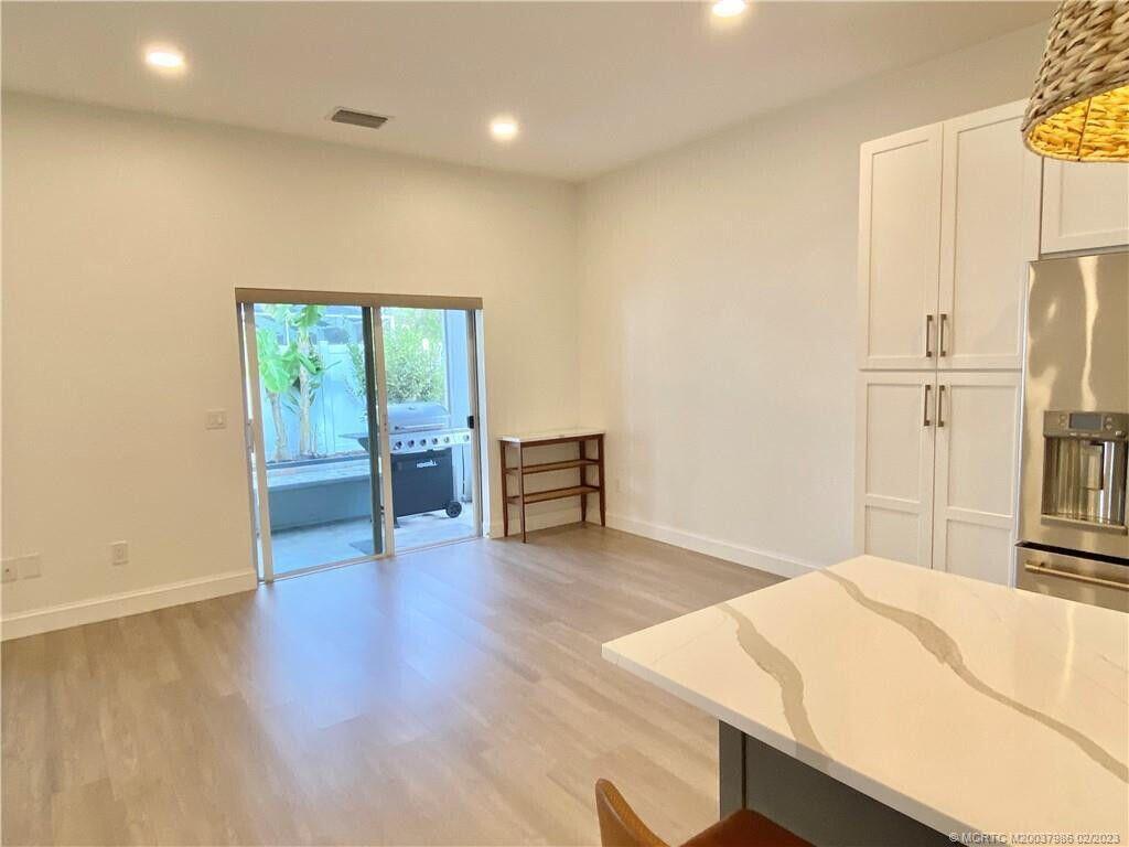 LAKE LUCIE ESTATES - Residential Lease