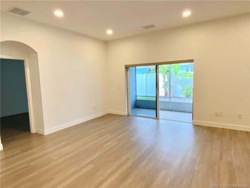 LAKE LUCIE ESTATES - Residential Lease