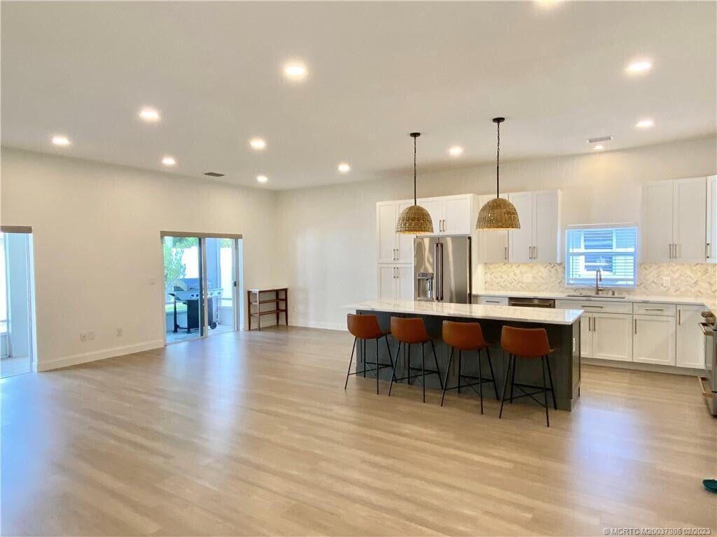 LAKE LUCIE ESTATES - Residential Lease