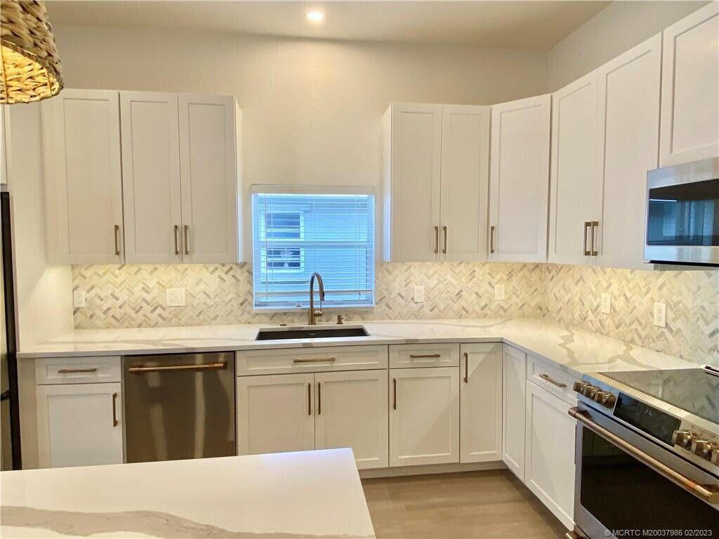 LAKE LUCIE ESTATES - Residential Lease