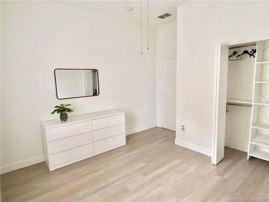 LAKE LUCIE ESTATES - Residential Lease