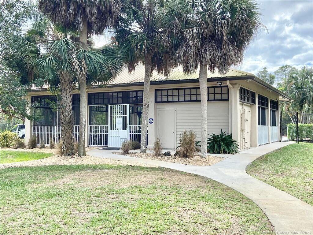LAKE LUCIE ESTATES - Residential Lease
