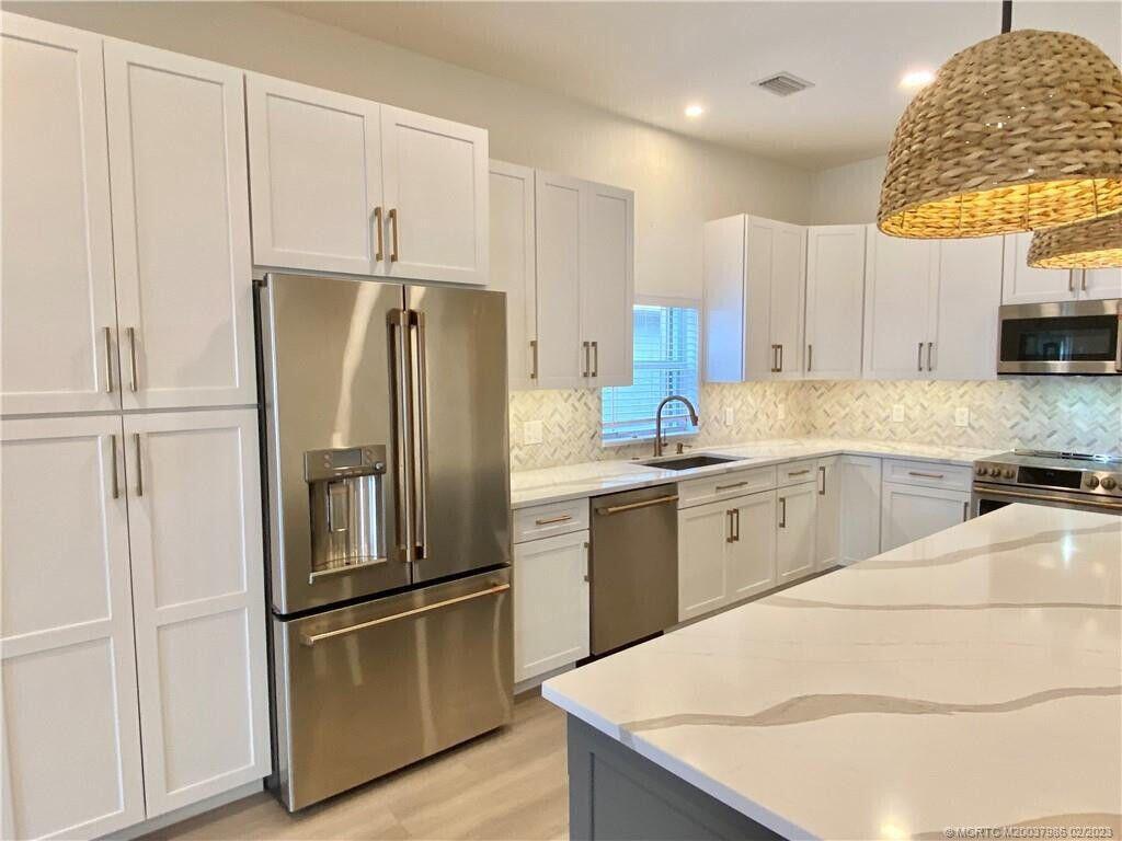 LAKE LUCIE ESTATES - Residential Lease