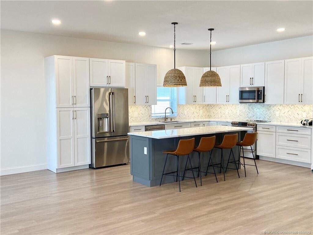 LAKE LUCIE ESTATES - Residential Lease