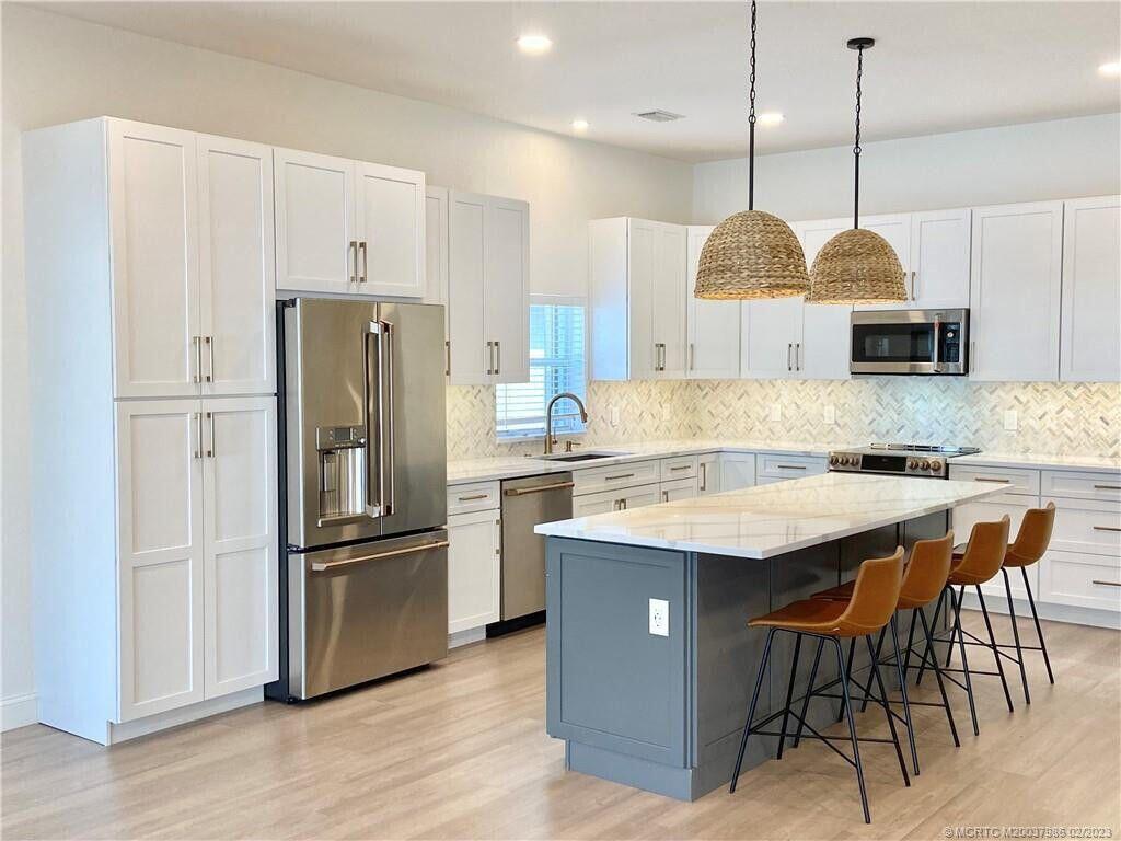 LAKE LUCIE ESTATES - Residential Lease