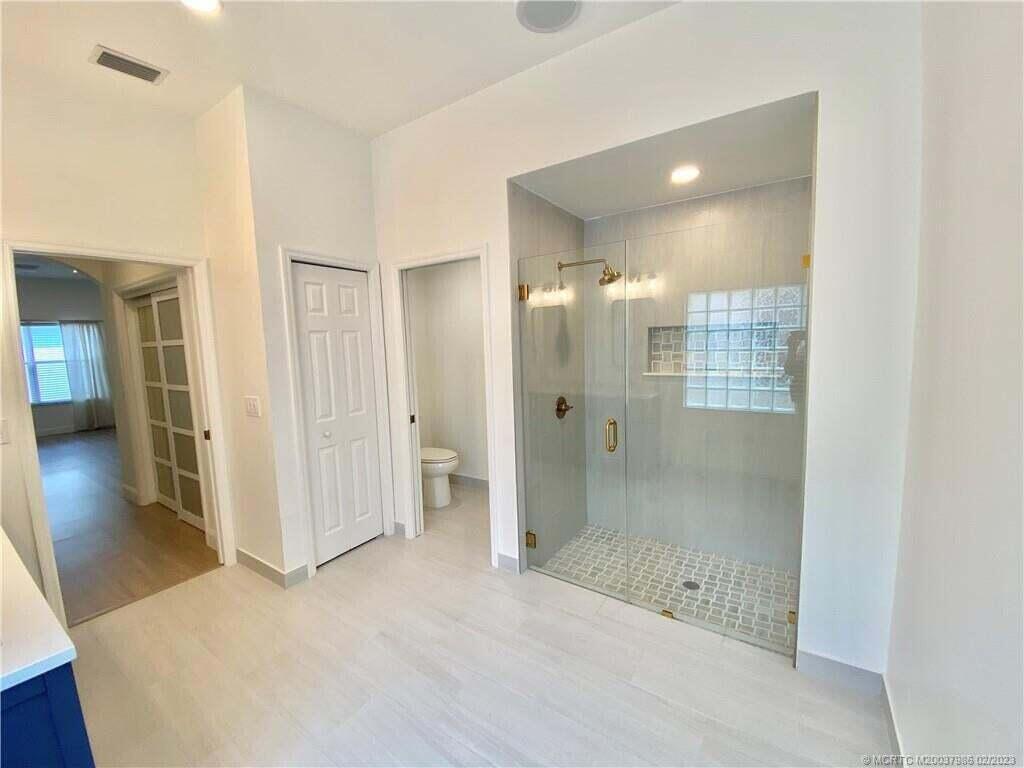 LAKE LUCIE ESTATES - Residential Lease