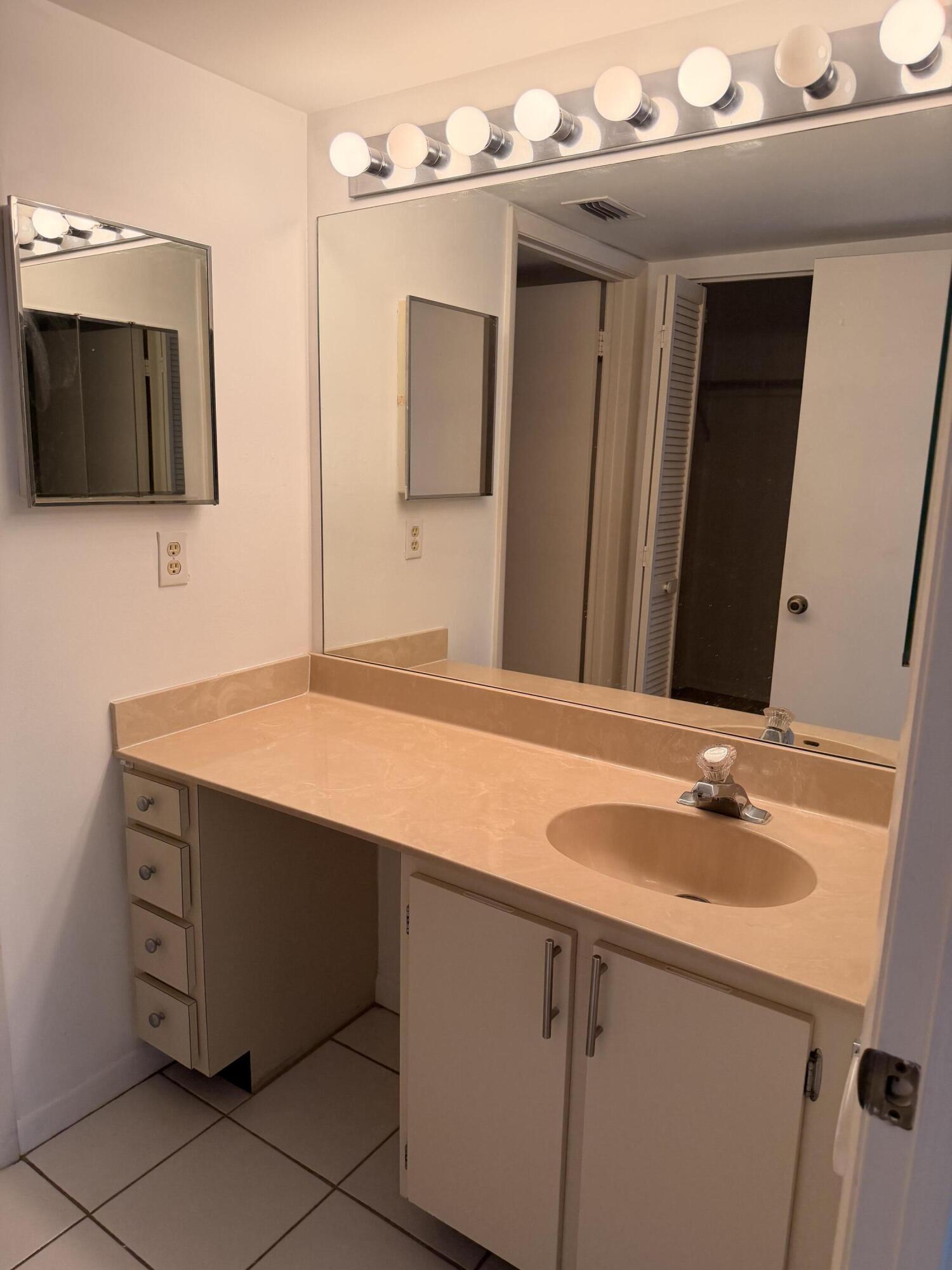 FOUNTAINVIEW @ spring LKS COND DECL FILED 3-1-90 - Residential Lease