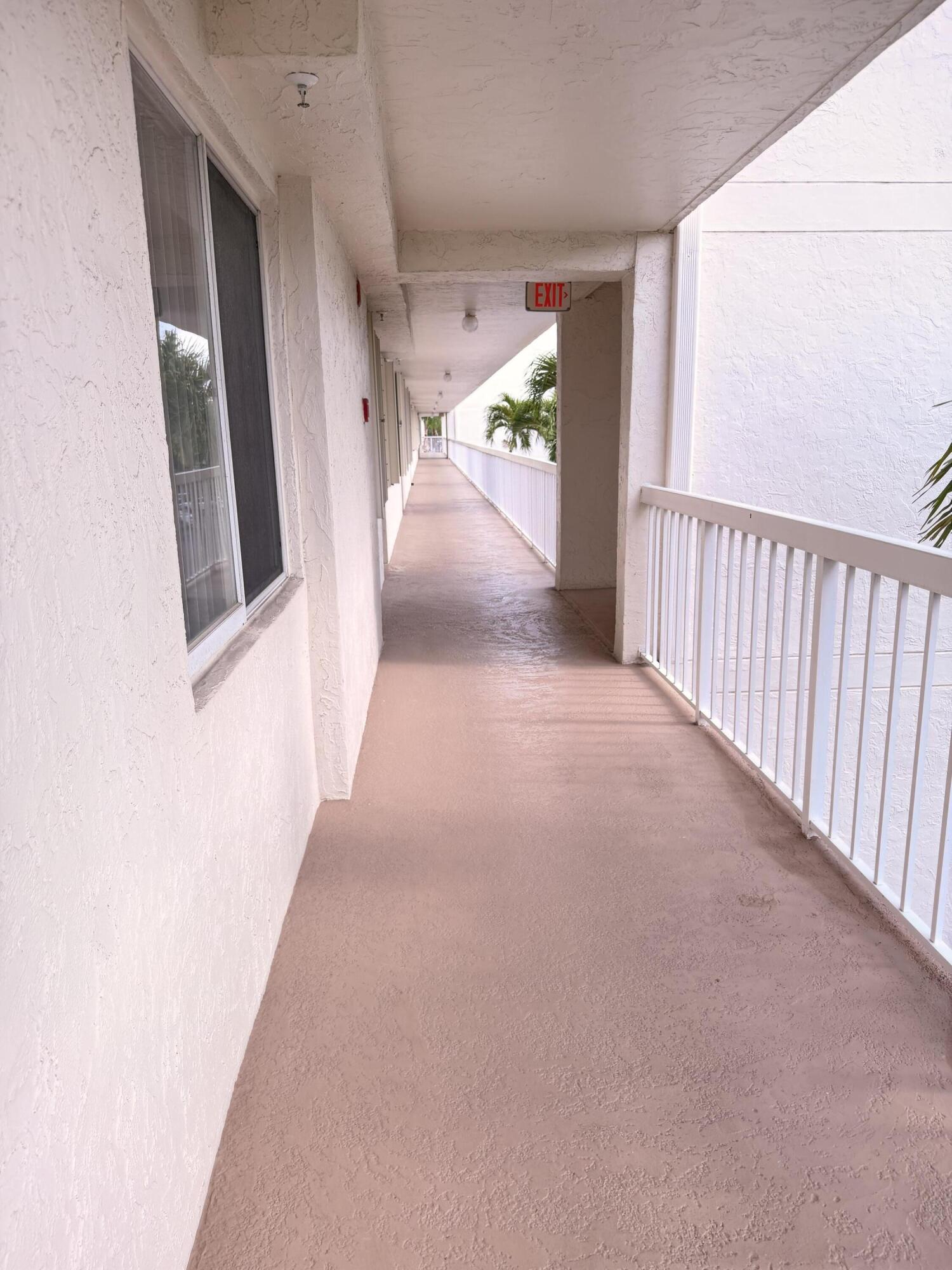 FOUNTAINVIEW @ spring LKS COND DECL FILED 3-1-90 - Residential Lease