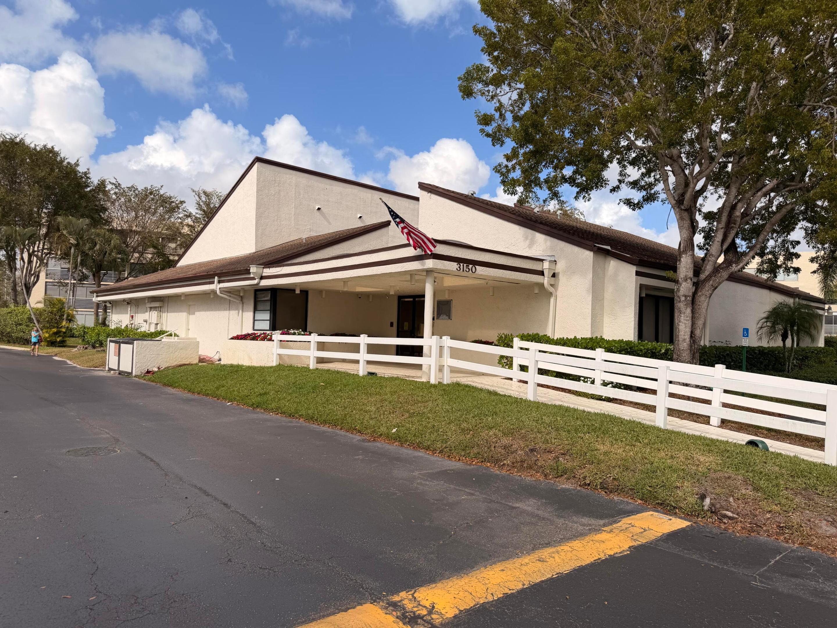 FOUNTAINVIEW @ spring LKS COND DECL FILED 3-1-90 - Residential Lease