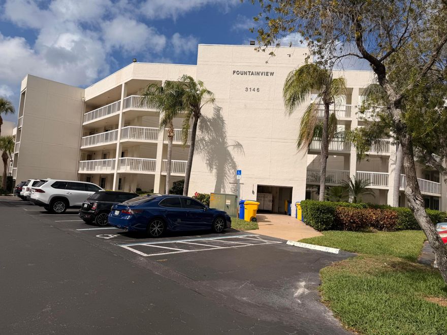 Beautiful and spacious 2 bedrooms and 2 bathrooms ,condo positioned  on the third floor and corner and peaceful lake views right from your living area . Natural light and airy atmosphere  that enhances  the tranquil waterfront setting .the club house is next  to the beautiful pool, nearly main roads. guest parking and walk-ig trails , it is really quiet and peaceful place.