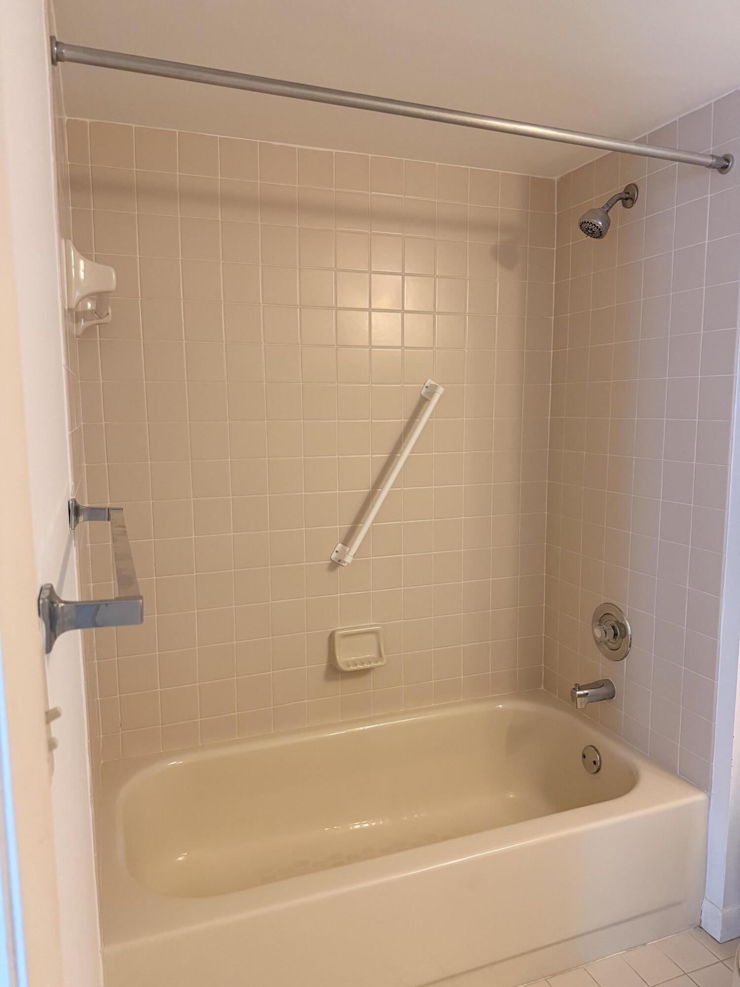 FOUNTAINVIEW @ spring LKS COND DECL FILED 3-1-90 - Residential Lease