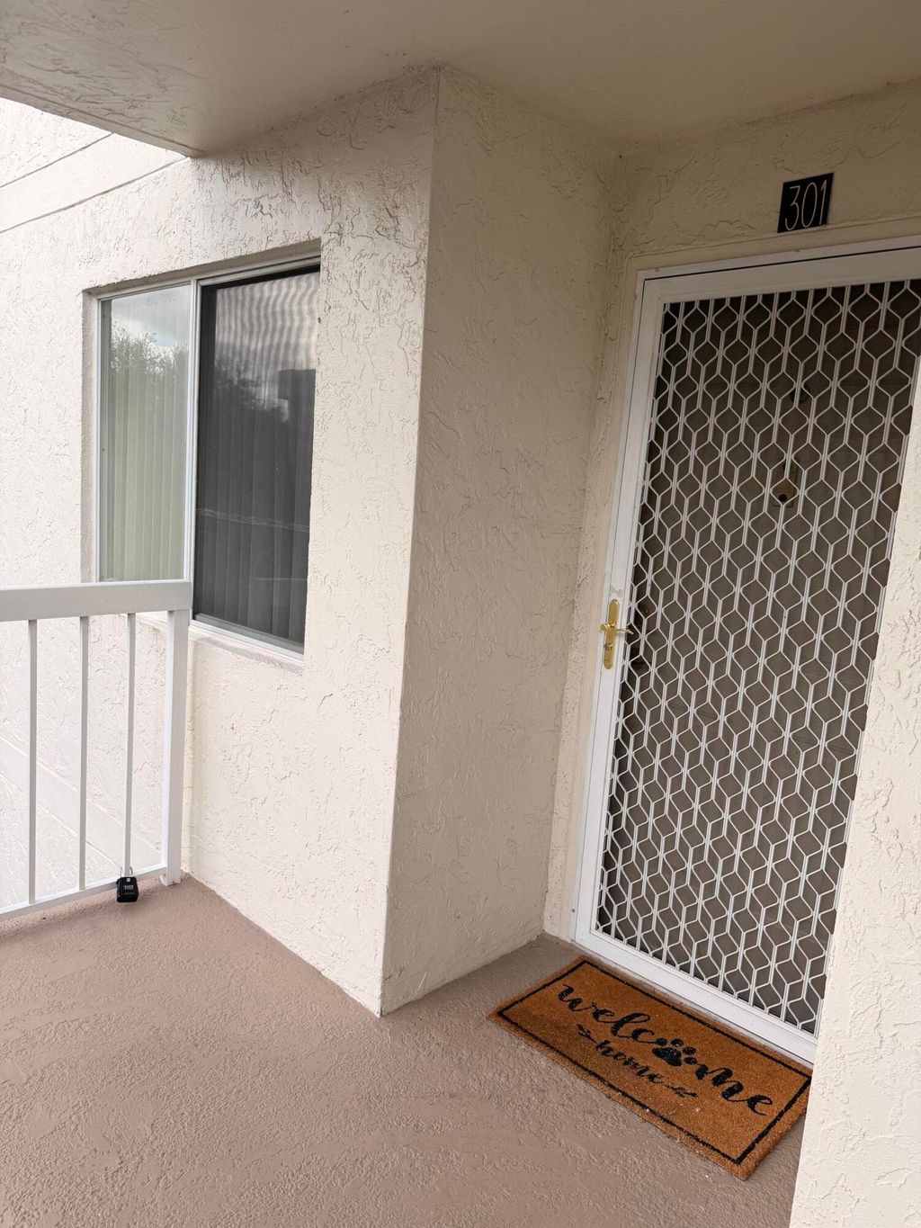 Photo of 3146 Via Ponciana Dr #301, Lake Worth, FL 33467 (MLS # R11169713)