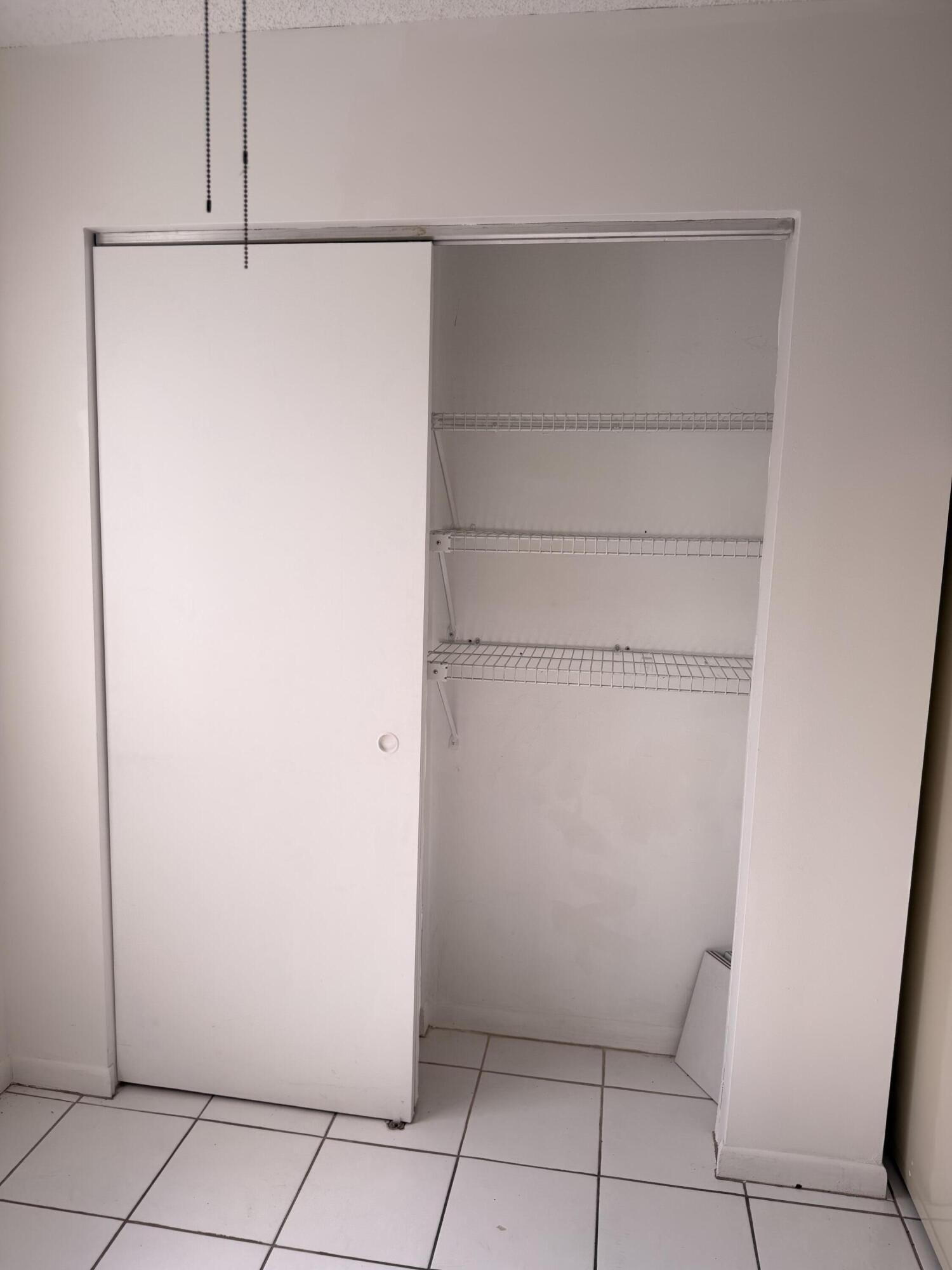 FOUNTAINVIEW @ spring LKS COND DECL FILED 3-1-90 - Residential Lease