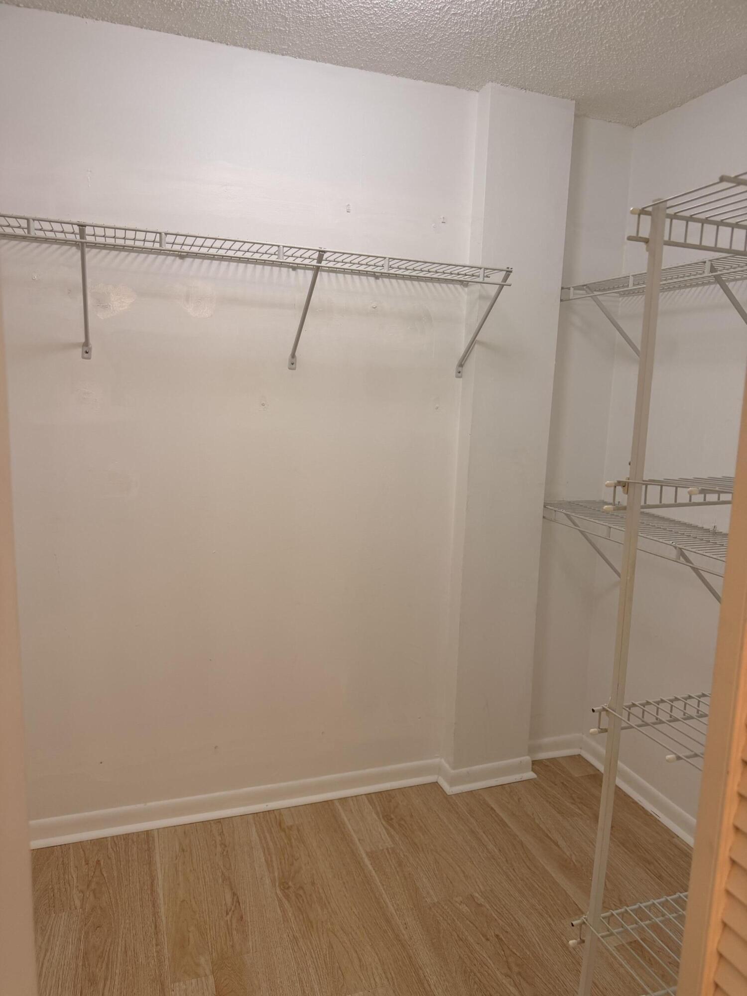 FOUNTAINVIEW @ spring LKS COND DECL FILED 3-1-90 - Residential Lease