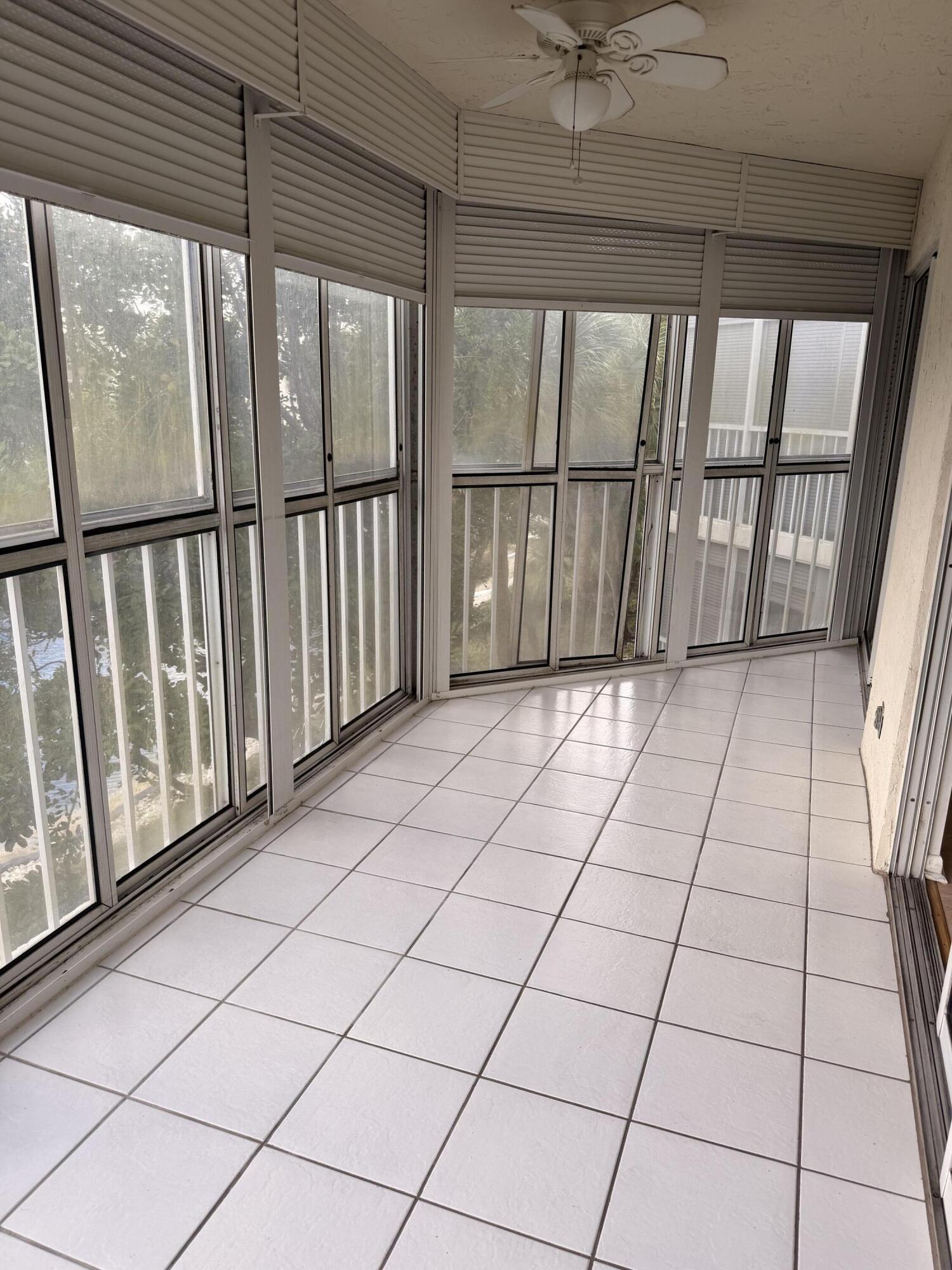 FOUNTAINVIEW @ spring LKS COND DECL FILED 3-1-90 - Residential Lease