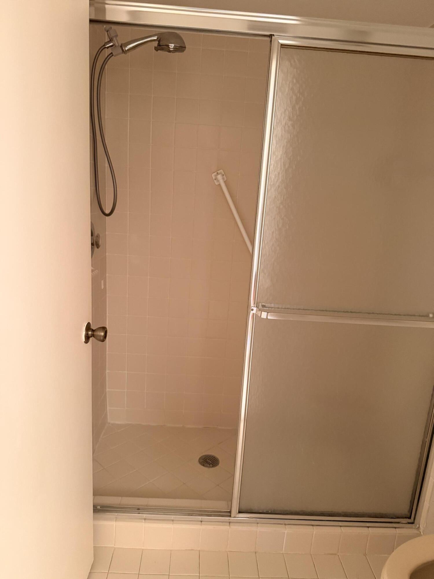 FOUNTAINVIEW @ spring LKS COND DECL FILED 3-1-90 - Residential Lease