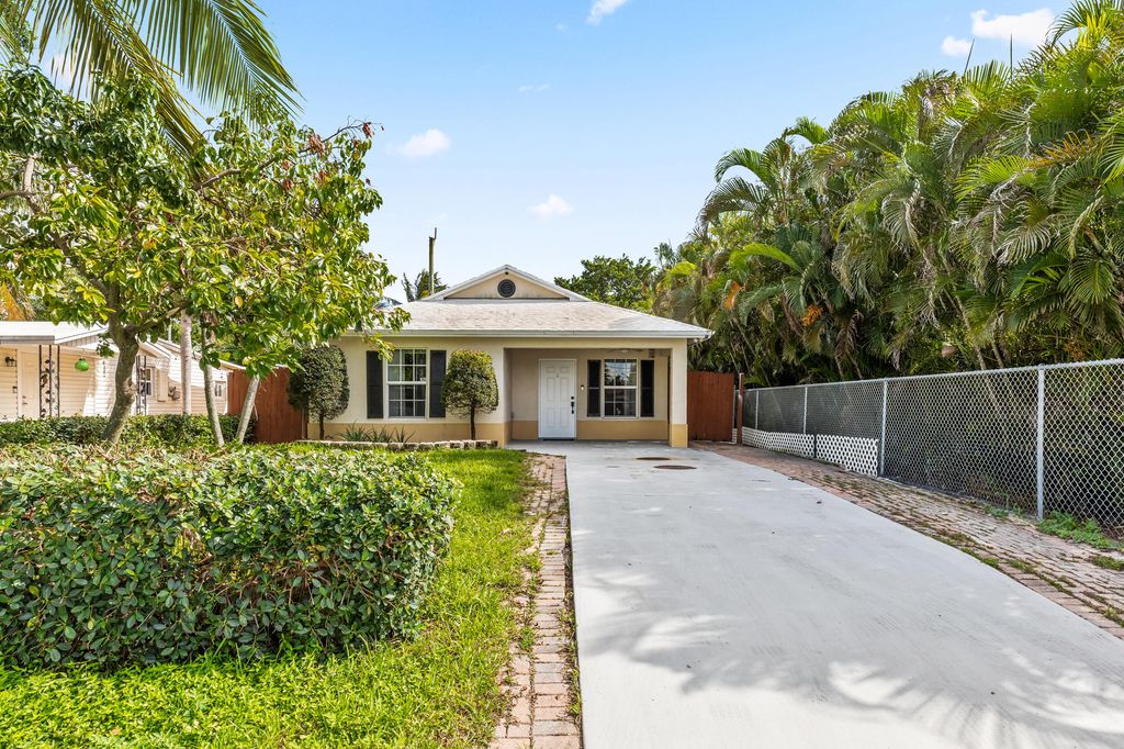 Photo of 1056 Peak Road, Lake Worth, FL 33462 (MLS # R11067108)