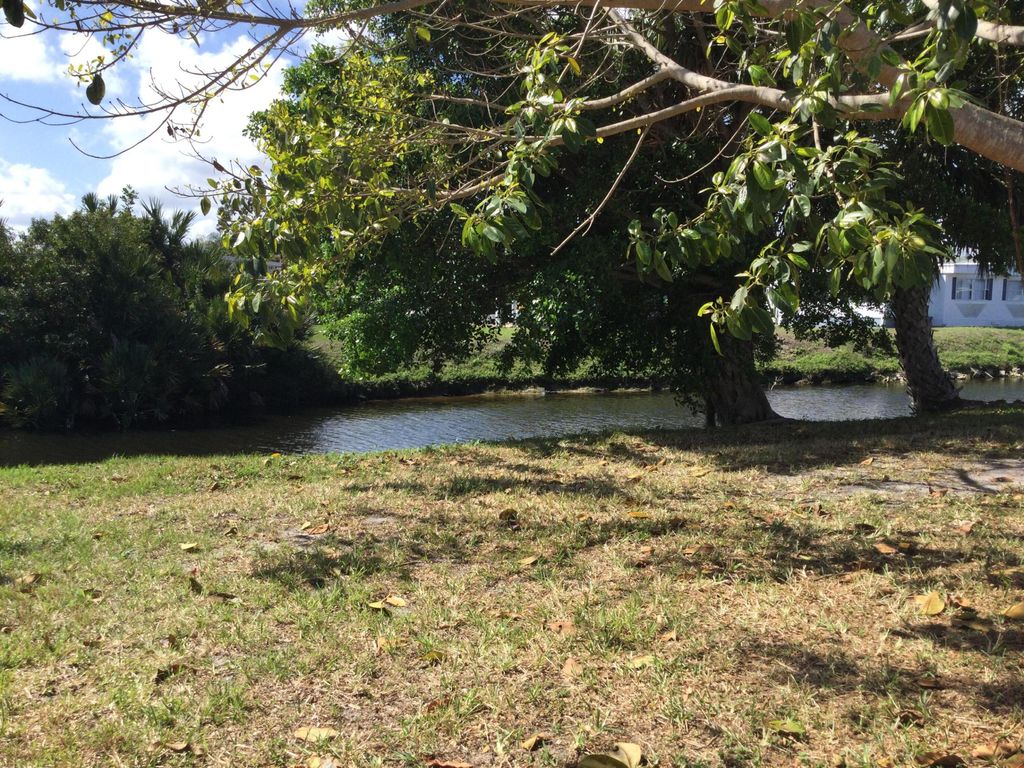 Photo of 24 Golf Dr, Port Saint Lucie, FL 34952 (MLS # B26000892)