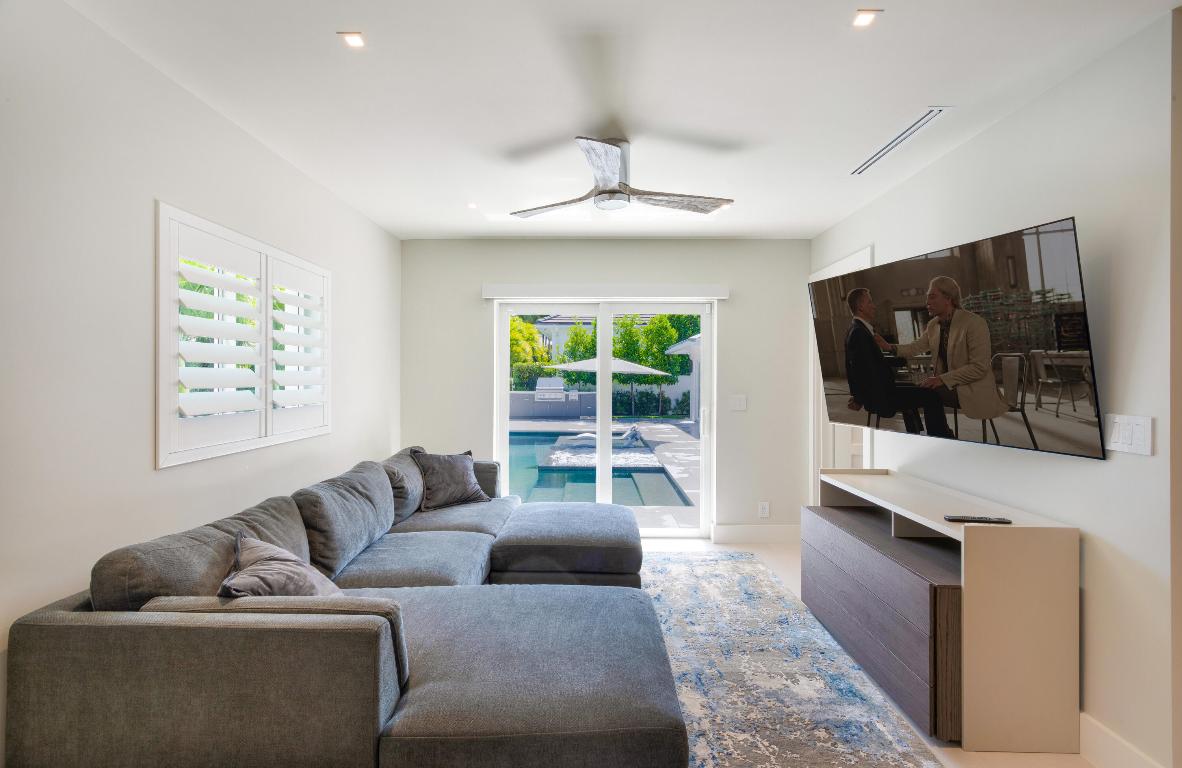 LAKE ROGERS ISLE UNIT E - Residential