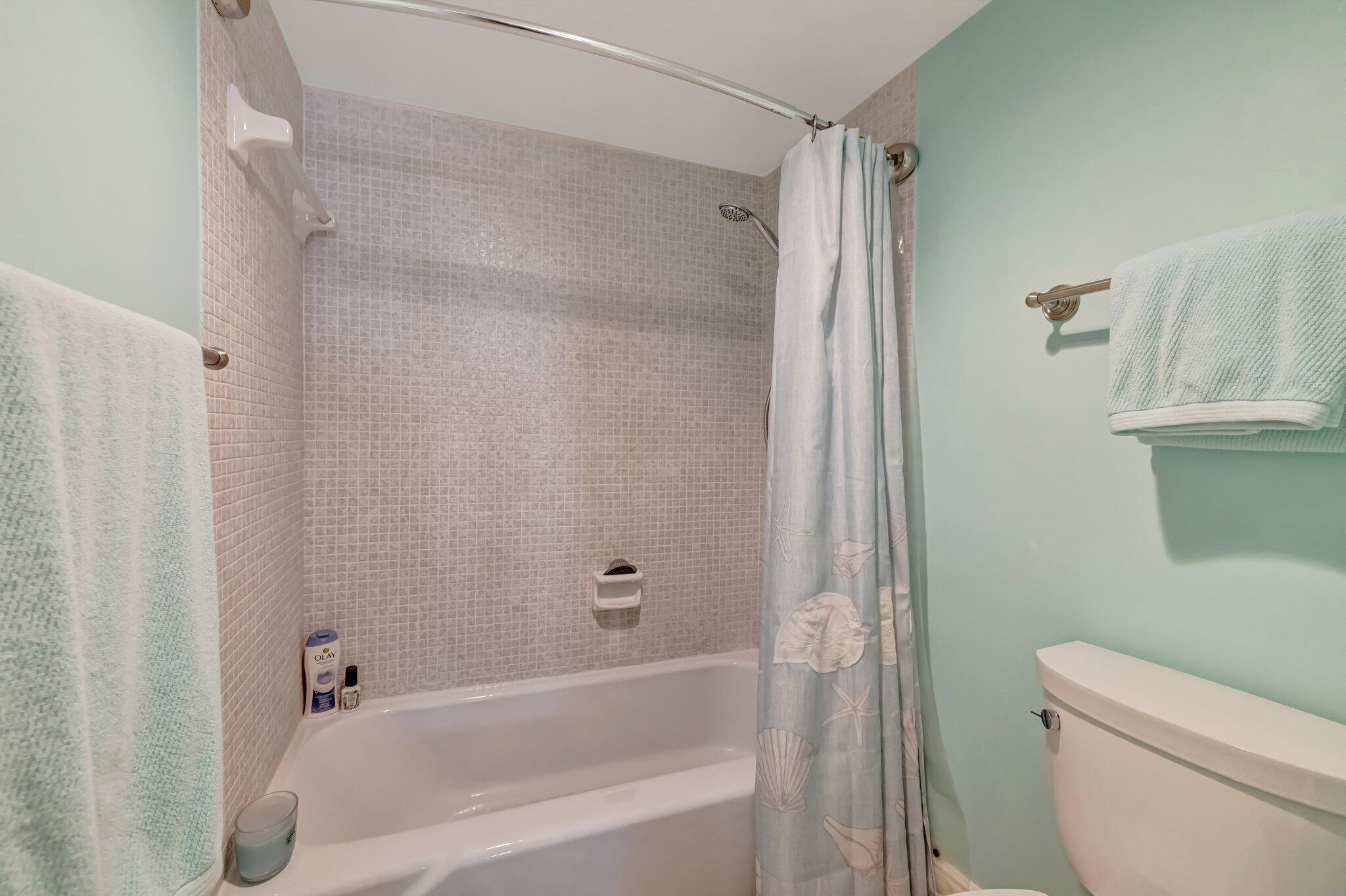 HUTCHINSON HOUSE CONDO - Residential