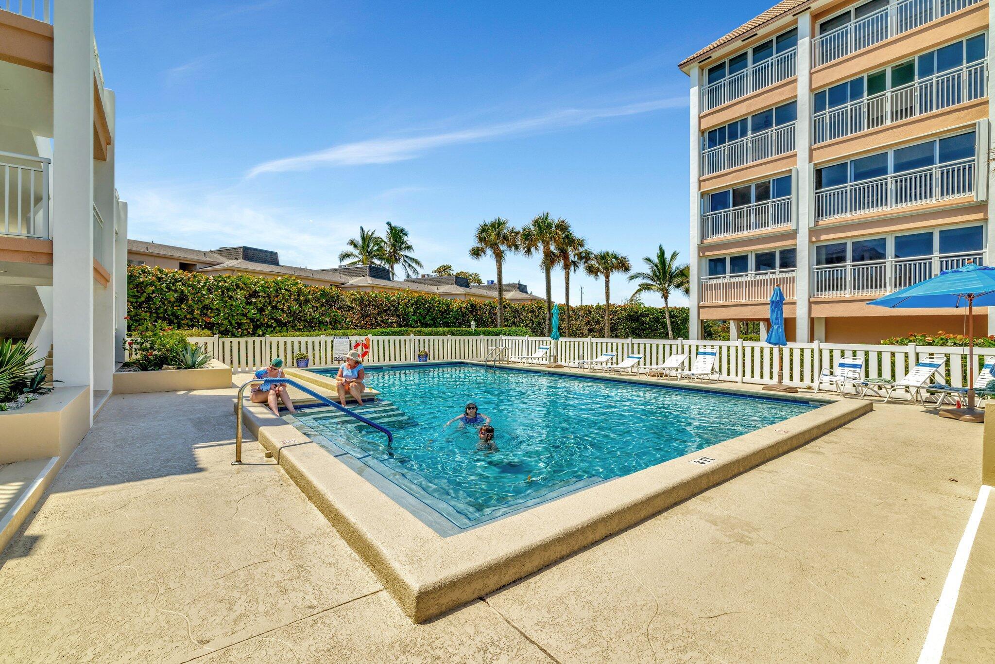 HUTCHINSON HOUSE CONDO - Residential