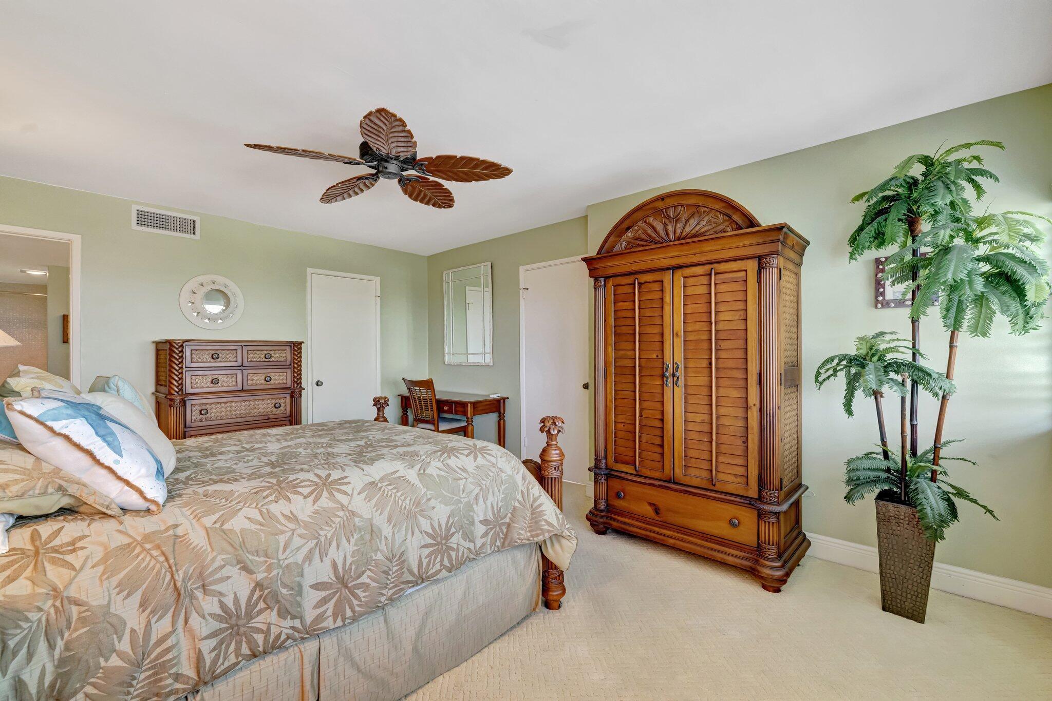 HUTCHINSON HOUSE CONDO - Residential