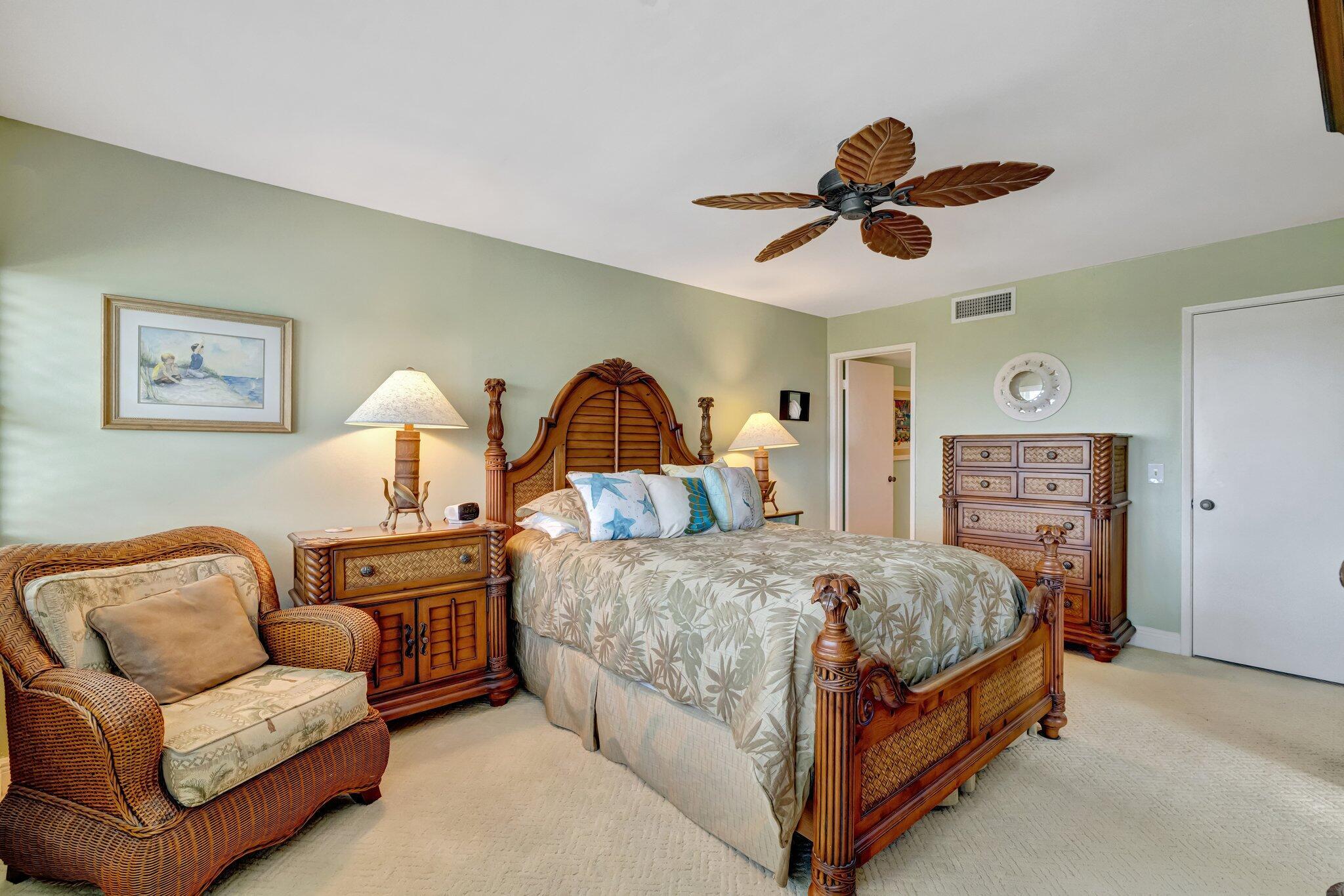 HUTCHINSON HOUSE CONDO - Residential