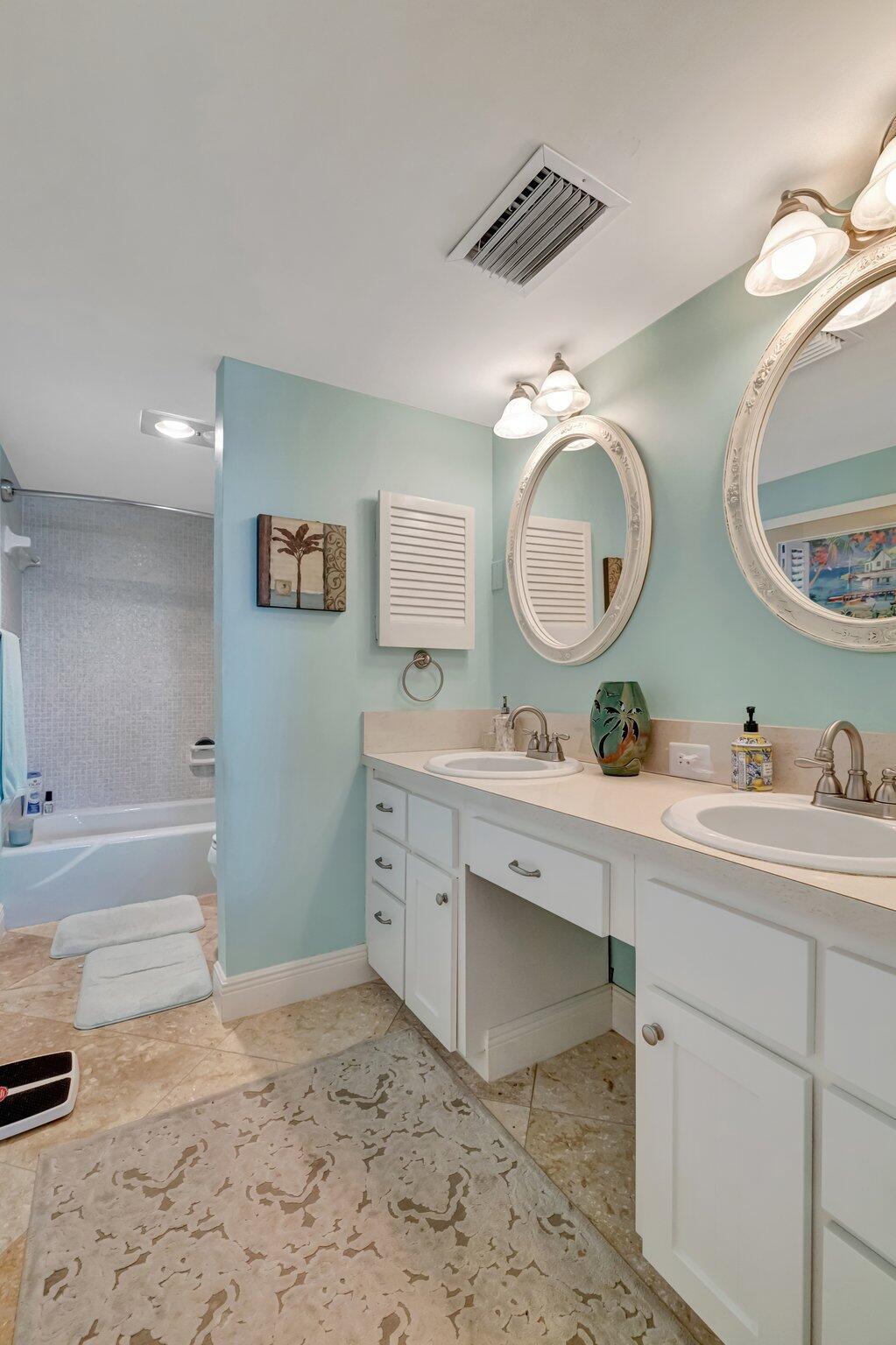 HUTCHINSON HOUSE CONDO - Residential