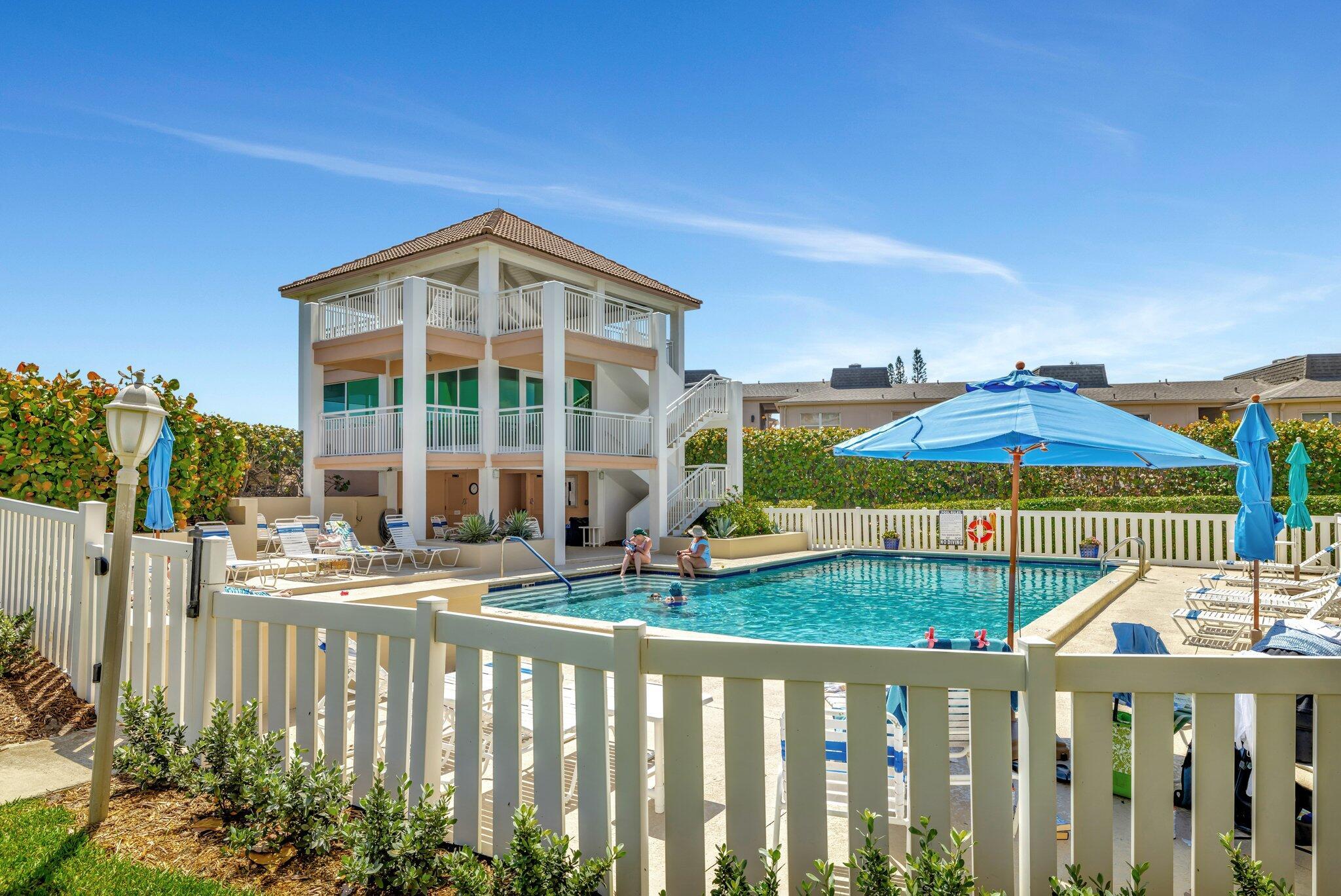HUTCHINSON HOUSE CONDO - Residential