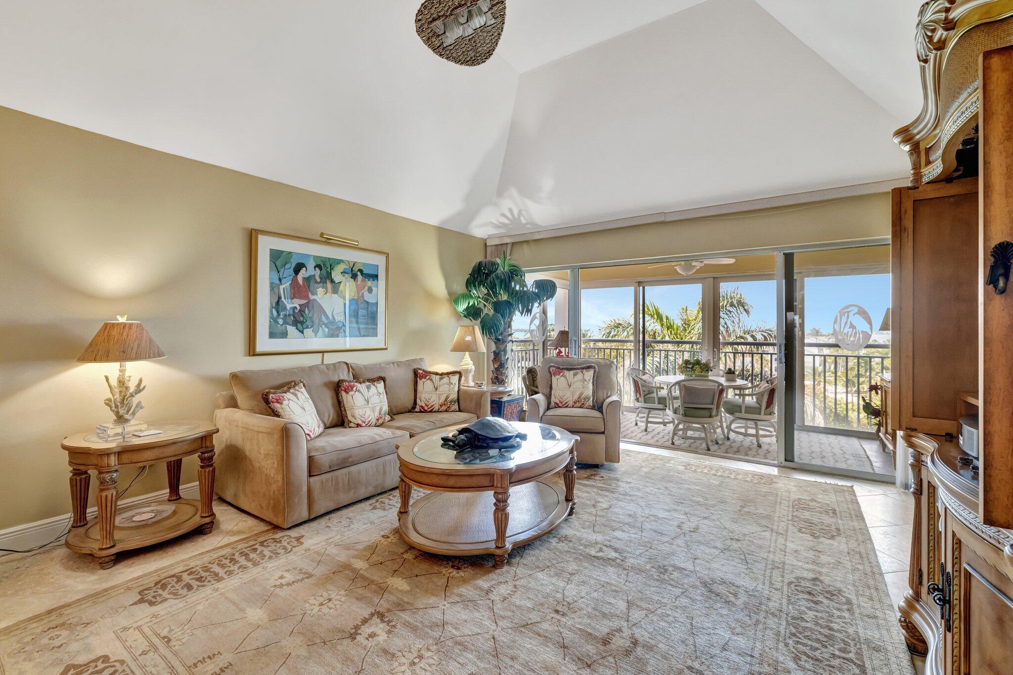 HUTCHINSON HOUSE CONDO - Residential